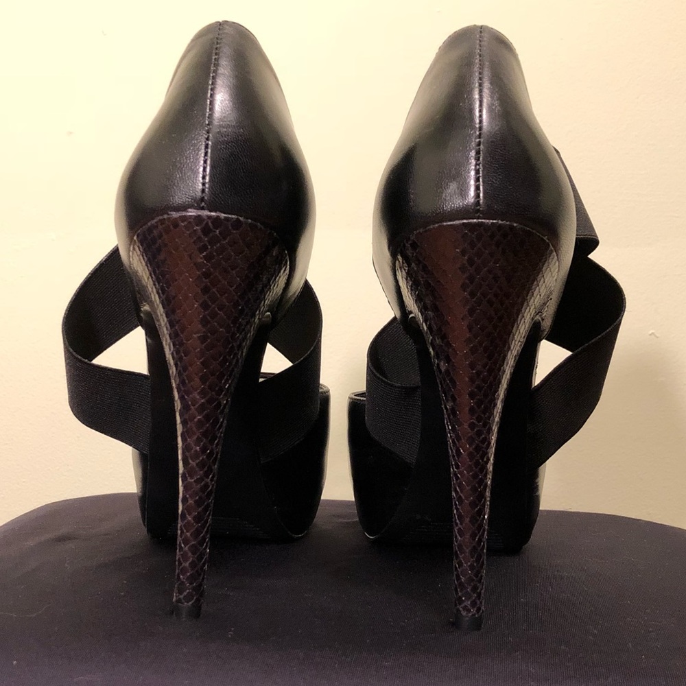 Guess Kampbell Platform Heel